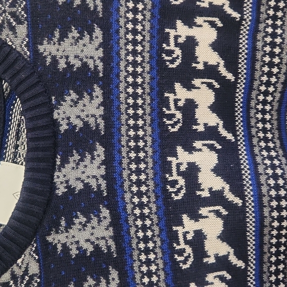 Sweater - Picture 3 of 3